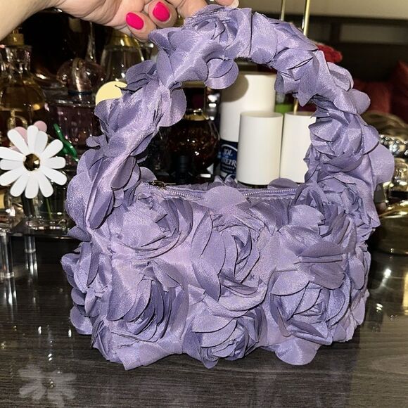 Rose Pattern Evening Bag Feat Heart Pearl Brooch, Bracelet, & Compact Mirrors - Picture 3 of 9